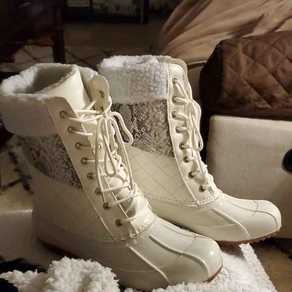 shoedazzle duck boots